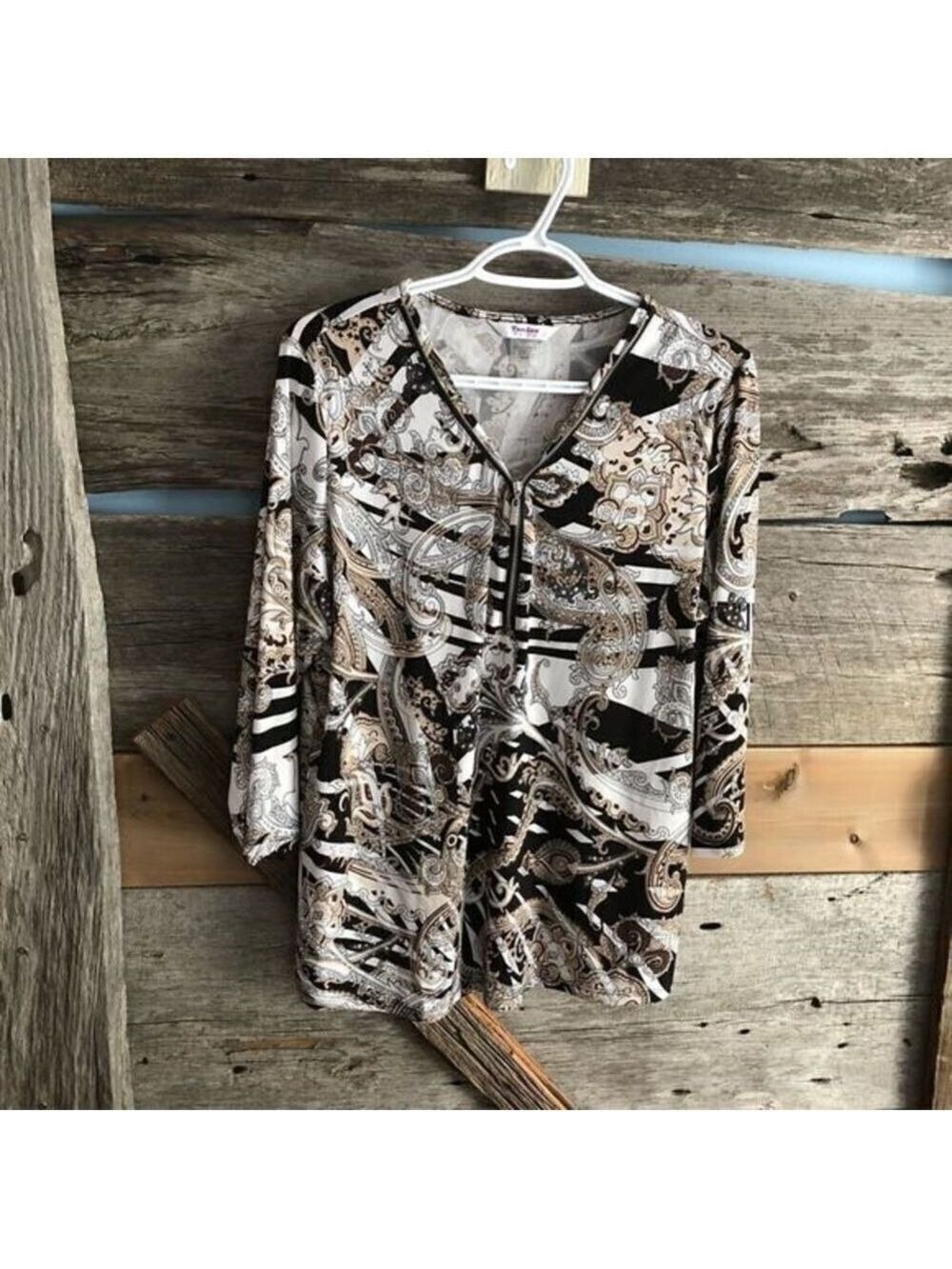 TANJAY Petite size Med Paisley print, adjustable zipper neckline